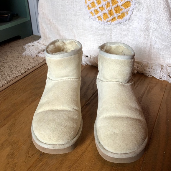 Cream Uggs - Picture 3 of 4